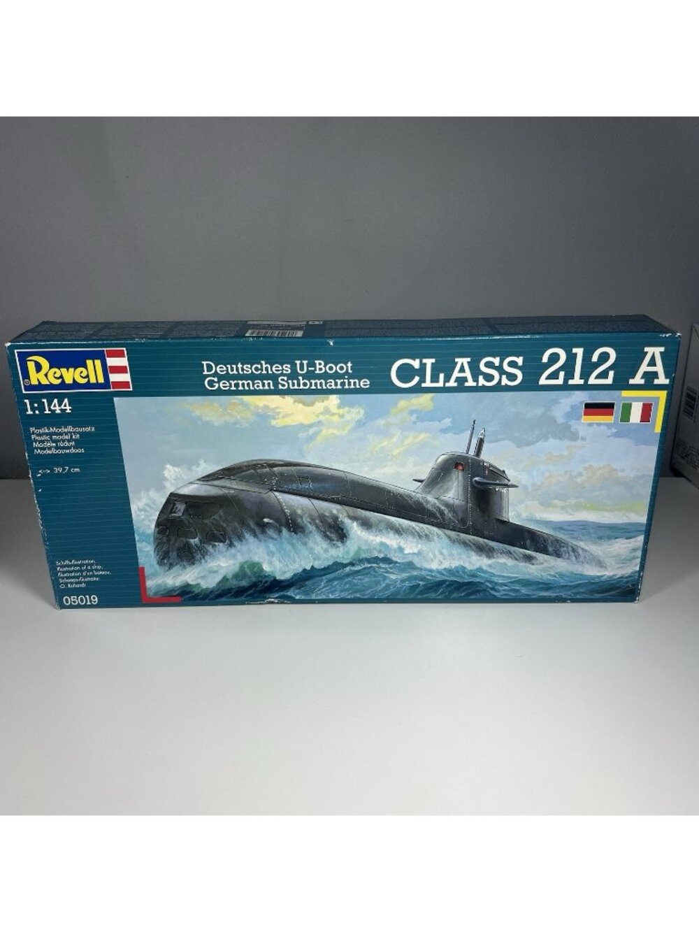 Revell 1/144 U212 A class German submarine (05019) Open Box